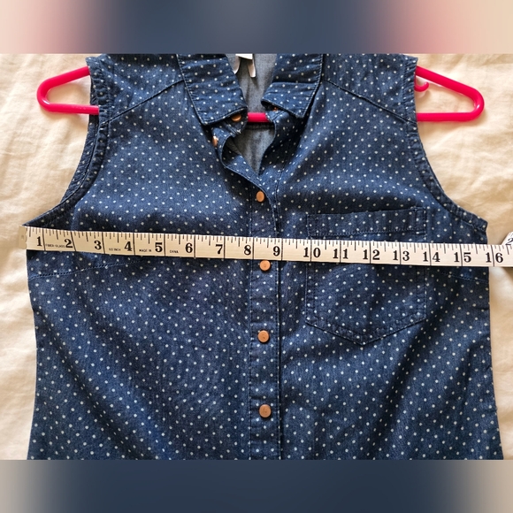 Dynamite Sleeveless Denim Front Tie Snap Button Top XS - Picture 5 of 6